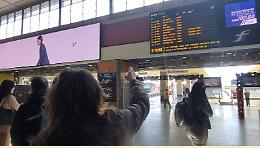 Salta un treno su tre, delirio a Porta Nuova: «Potevano  almeno avvisarci»
