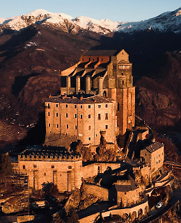Malore sulla via ferrata della Sacra di San Michele: l'intervento tempestivo dell'elisoccorso