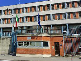 Ancora tensioni in carcere: detenuto aggredisce due poliziotti penitenziari