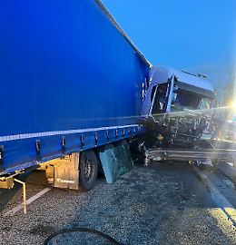Un Tir si schianta contro il guard rail. Chiuso corso Allamano a causa dell'incidente stradale