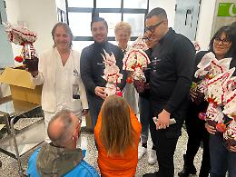 La dolce Pasqua in ospedale: 400 uova per i bambini 