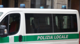 Ubriaca al volante perde il controllo e provoca un violento incidente