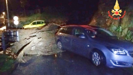 Maltempo in Piemonte, auto travolte da una colata di fango