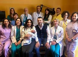 Miracolo di Pasqua: diventa mamma a 37 anni nonostante un tumore alla tiroide