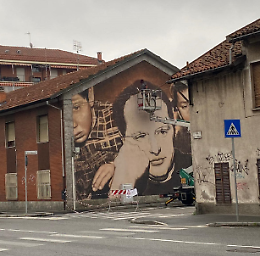 Un altro enorme murales sui muri di Nichelino. Questa volta è dedicato a...