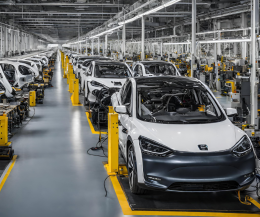Boom di auto elettriche prodotte, ma chi le compra? "Così i produttori buttano miliardi"