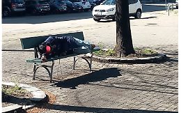 Emergenza degrado a Torino: "Si ubriacano e fanno i loro bisogni in piazza"