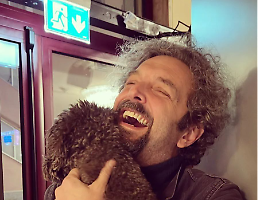 Risate sotto la Mole: Antonio Ornano in scena con "Maschio Caucasico Irrisolto"