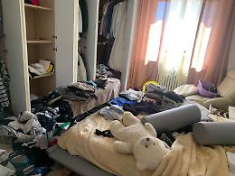 Chiudono il cagnolino in cucina, poi i ladri svaligiano l&rsquo;alloggio