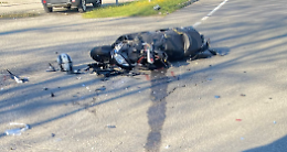 Scontro fatale tra una moto e un furgone, perde la vita un uomo
