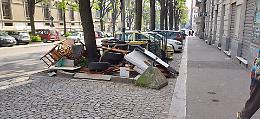 Discarica a cielo aperto in corso Brescia: "Ci sono pure degli pneumatici"
