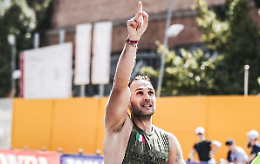 Dodici maratone in 12 mesi per la ricerca sul cancro, la storia di Alessandro Nuzzi