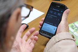 Senior 4.0, come imparare a utilizzare uno smartphone