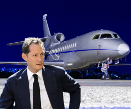 Gli influencer della finanza contro John Elkann: "Il suo jet costa troppo, mentre Stellantis licenzia"