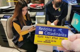 Reddito di cittadinanza a stranieri mai visti in Italia: nei guai la titolare del Caf e suo marito