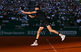 Infortuni e sviste arbitrali: Sinner finisce ko in semifinale a Monte-Carlo contro Tsitsipas