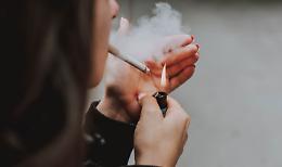 A Torino non si fuma più all’aperto: multe per chi non rispetta le distanze