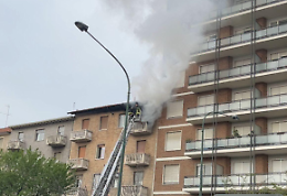 L'alloggio prende fuoco: panico in via Pietro Cossa