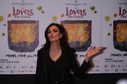La madrina Maria Grazia Cucinotta: "Qui per parlare d'amore, se ne parla troppo poco..."