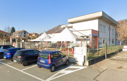 Paura nella scuola materna: cade una plafoniera dal soffitto