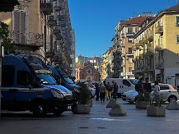 Blitz in via Di Nanni: polizia sgombera il palazzo occupato da 13 anni