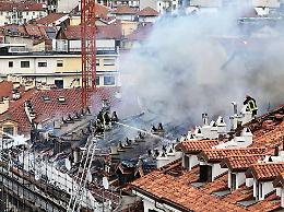 Incendio via Vanchiglia: otto mansarde distrutte e quaranta sfollati