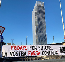 Fridays For Future a Torino: proteste davanti al palazzo della Regione