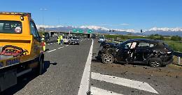 Sei feriti nello schianto in tangenziale. Traffico in tilt