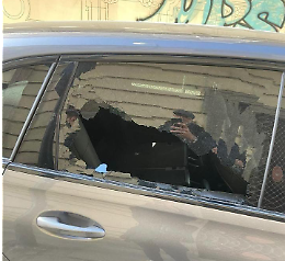 Vandali in azione: altro raid nella notte contro le auto in sosta