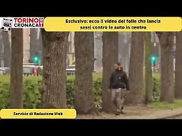 Esclusivo: ecco il video del folle che lancia sassi contro le auto in centro 