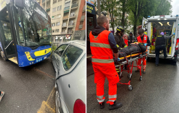 L'auto si schianta con il bus: un uomo incastrato fra le lamiere