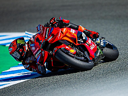 MotoGp, Jorge Martin trionfa tra cadute e polemiche, Marquez e Bagnaia penalizzati