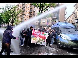 G7 - SCONTRI TRA CENTRI SOCIALI, STUDENTI E POLIZIA NEL CENTRO DI TORINO - (IL VIDEO)