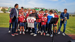 La squadra di calcio "100%" Ugi formata da adolescenti guariti dal cancro: in Sardegna col Torino Fc la vittoria più bella
