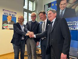 Forza Italia si allarga al centro: siglato l'accordo con Udc e Partito Liberale