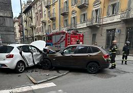 Terribile schianto all'incrocio, due ragazzi in ospedale