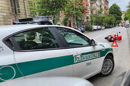 Incidente in corso Sommeiller, cade dallo scooter e finisce sull'asfalto