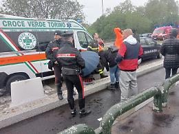 Panico a Nichelino: arriva l'elicottero per salvare una ragazza caduta nel fiume