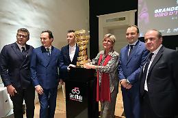 Il Giro d'Italia omaggia il Grande Torino e l’Egizio: «Al vincitore di tappa la collana d’oro di Kha»
