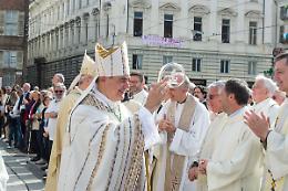 Mancano i preti , le parrocchie chiudono e i fedeli non si confessano più