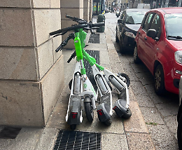 Torino, la città ostaggio dei monopattini. E delle scelte sbagliate