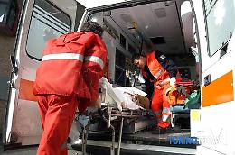 Scontro tra due auto sulla statale 460, tre feriti e traffico in tilt a Pont Canavese
