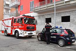 Cade dal tetto dove stava lavorando: un muratore di 64 anni è grave in ospedale