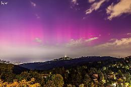 Aurora boreale, il fotografo da record e lo storico scatto del cielo sopra Torino