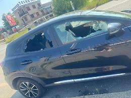 Moncalieri come Barriera di Milano: i vandali distruggono i finestrini delle auto parcheggiate