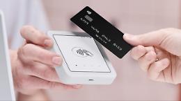 Rivoluzione cashless nei supermercati: 7 italiani su 10 usano la carta per acquisti inferiori ai 20 euro