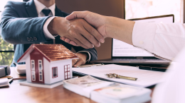 Truffa immobiliare a Giaveno: tre persone ingannate da un finto mediatore immobiliare 