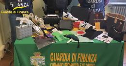 VIDEO - Da Gucci a Chanel e Louis Vuitton: scovato il bazar del falso a Barriera di Milano