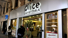 Addio alla storico bar Alice. Era in piazza Statuto da più di 40 anni 