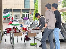 Politecnico occupato: e tra le tende spunta un bar abusivo